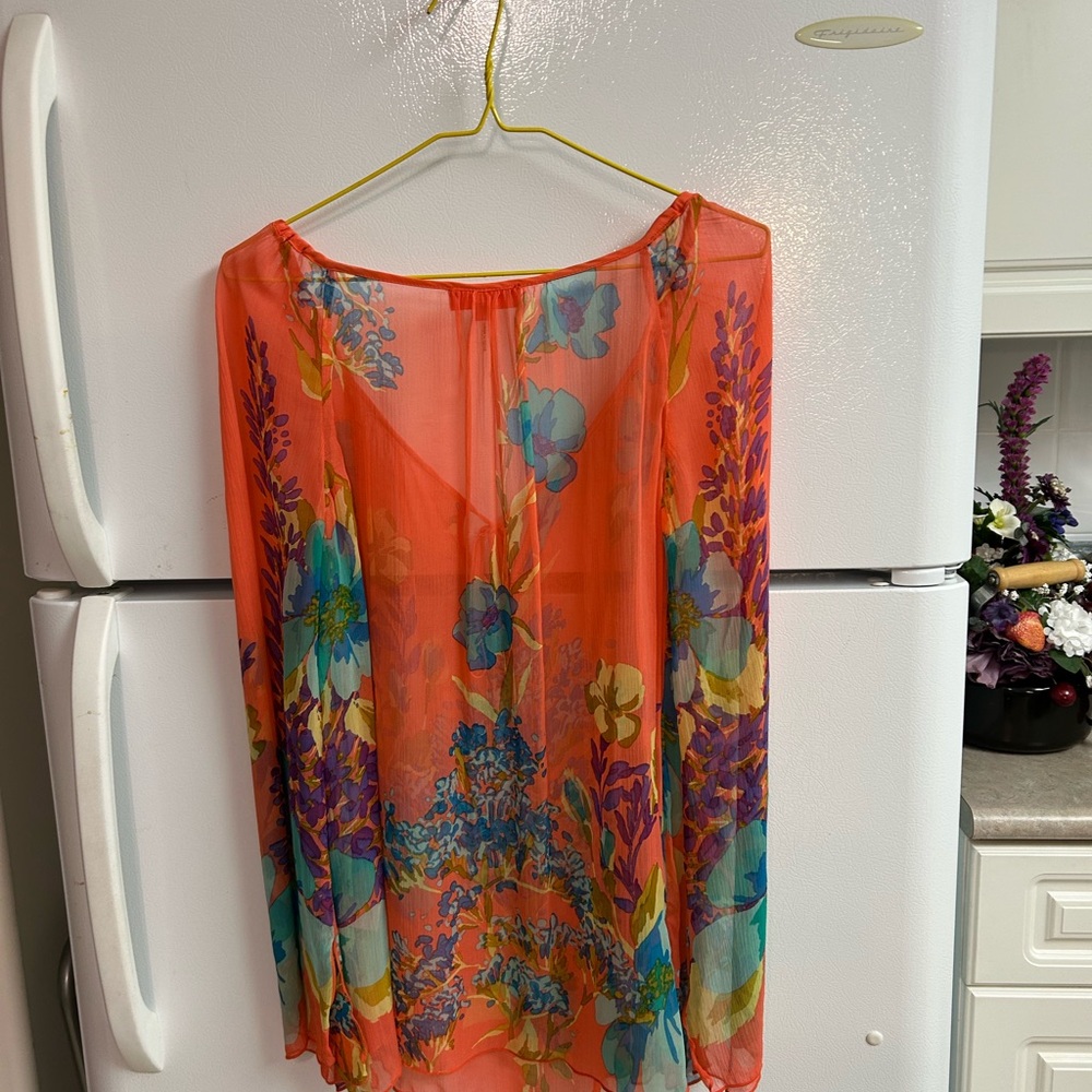 HALE BOB 100% Silk Top
Size S Like New
5 Star Seller ***** - Picture 2 of 9